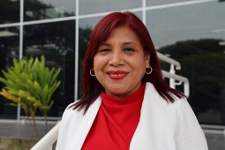 Fotografía de la Vicerrectora de Extensión, M.Sc. Yolanda Pérez Carrillo